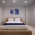 Travelholic 90 Residence